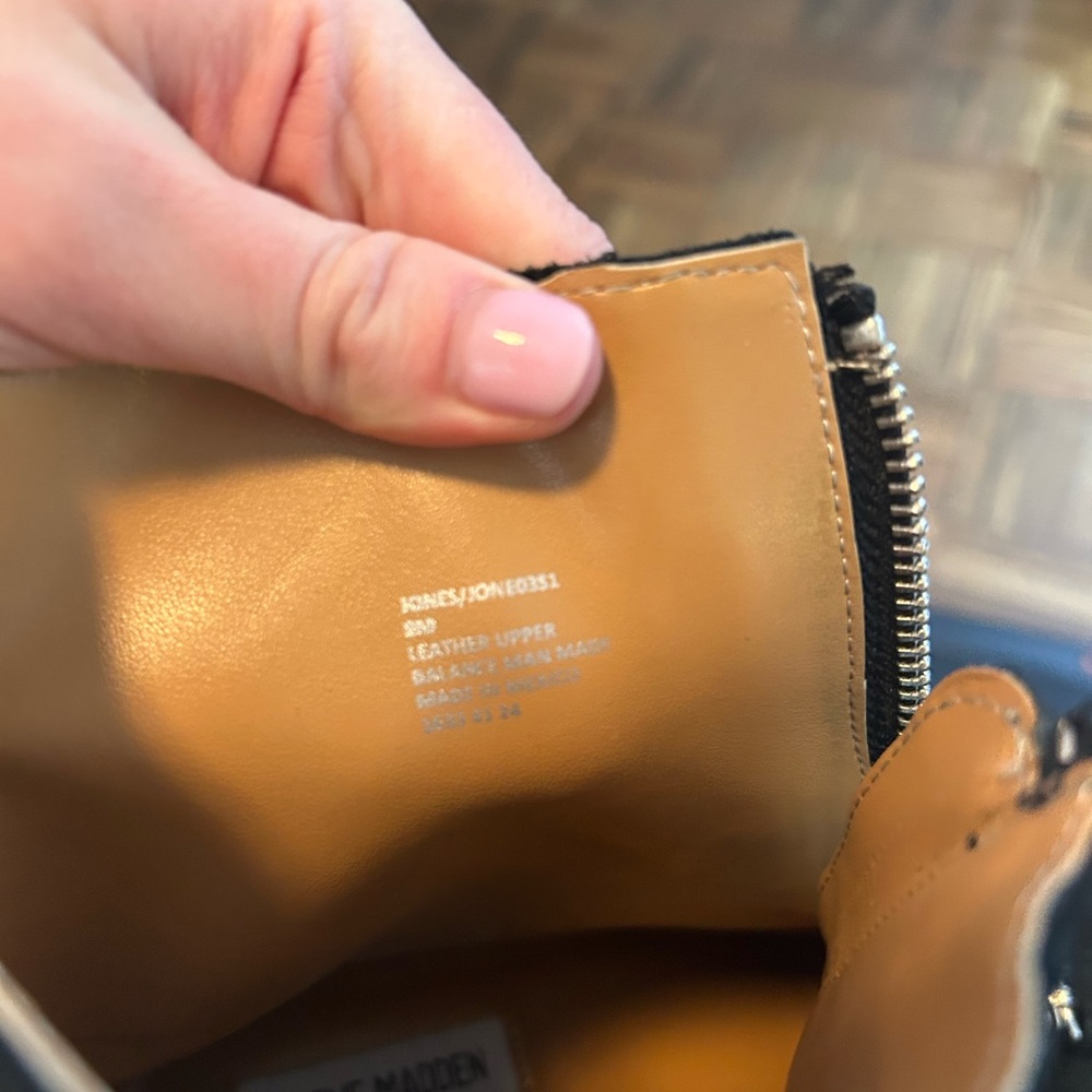 Women Black Zipper Boots - Picture 7 of 12